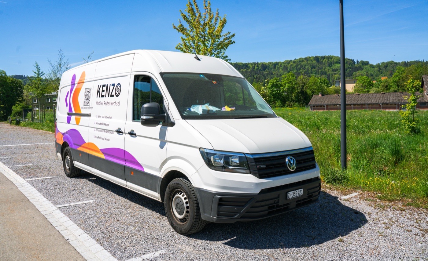 Mobiler Reifenservice von Kenzo Reifen — vollausgestatteter Einsatzwagen für den Reifenwechsel direkt vor Ort in Winterthur und Region